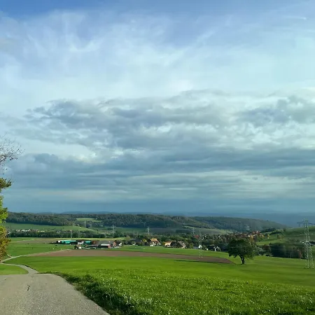 Apartment Im Grünen - Mit Privatem Garten, Terrasse, Spielplatz&schöner Aussicht Weilheim